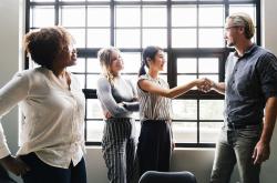 总裁的交易前妻，权力与情感的较量