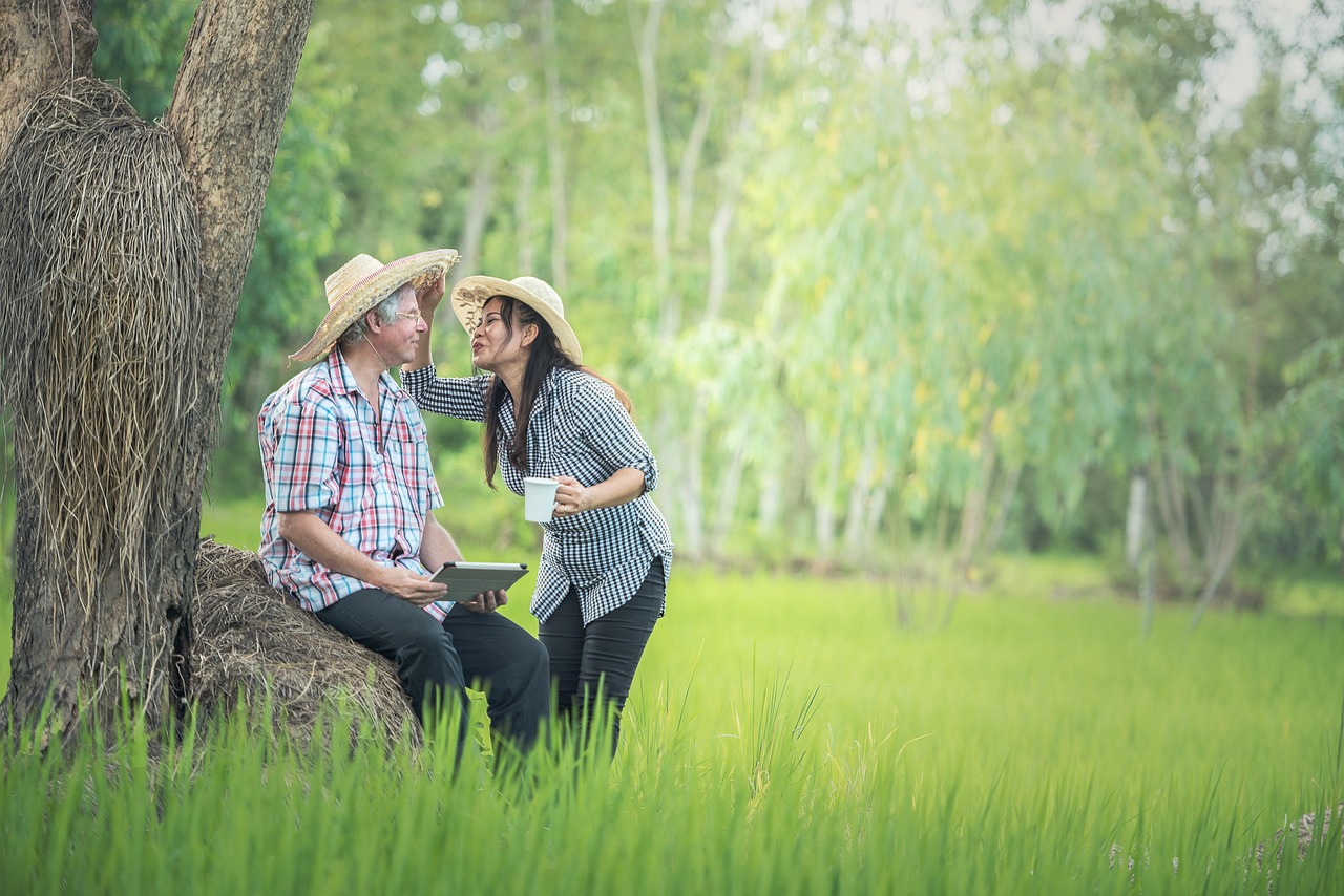 小英，一位普通而又不平凡的农村妇女，在她的生活中，发生了许多令人惊讶的事情。据当地村民称，小英生了不止两个孩子，这个消息在村里引起了轰动。