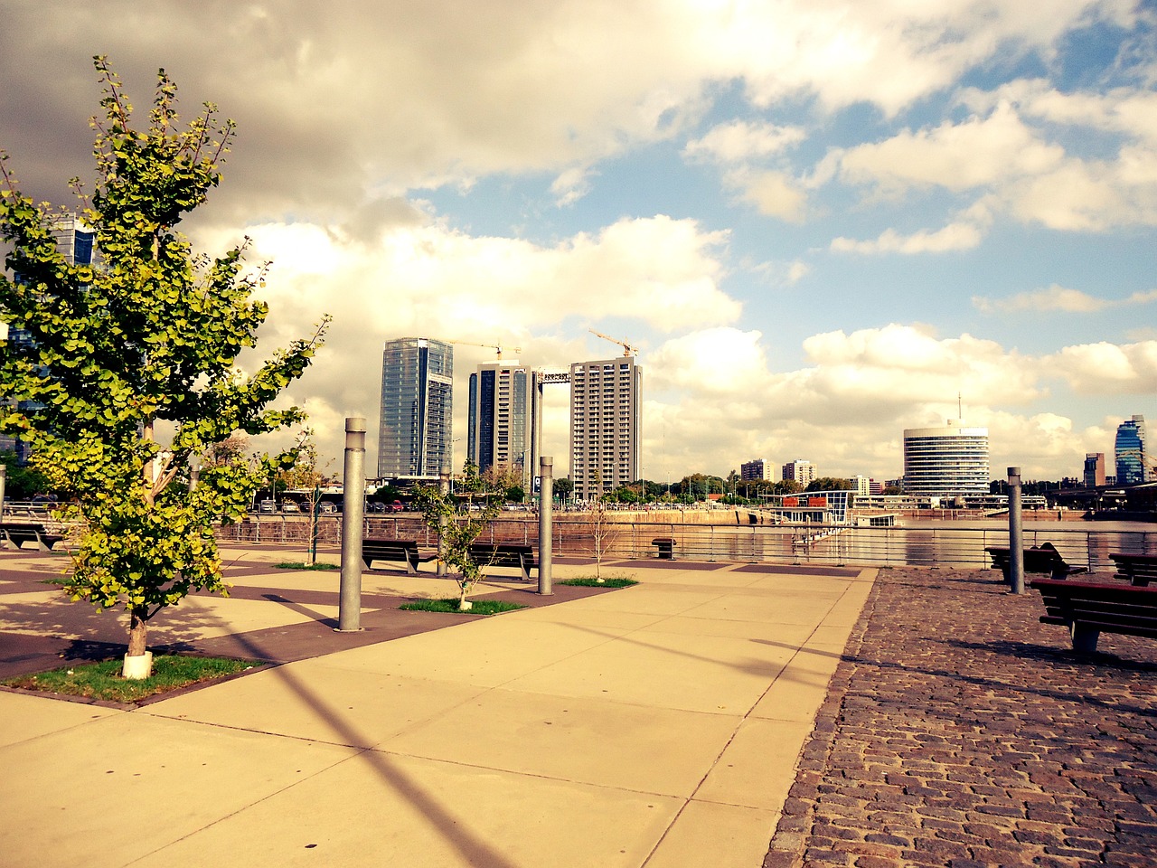 探索腾达建设（600512）深入了解中国建筑行业的佼佼者